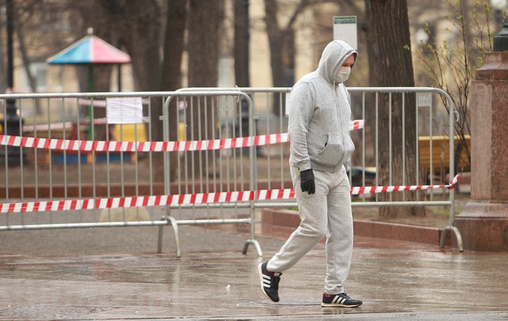 Ситуация в России характеризуется тем, что число новых случаев начинает прирастать за счет регионов