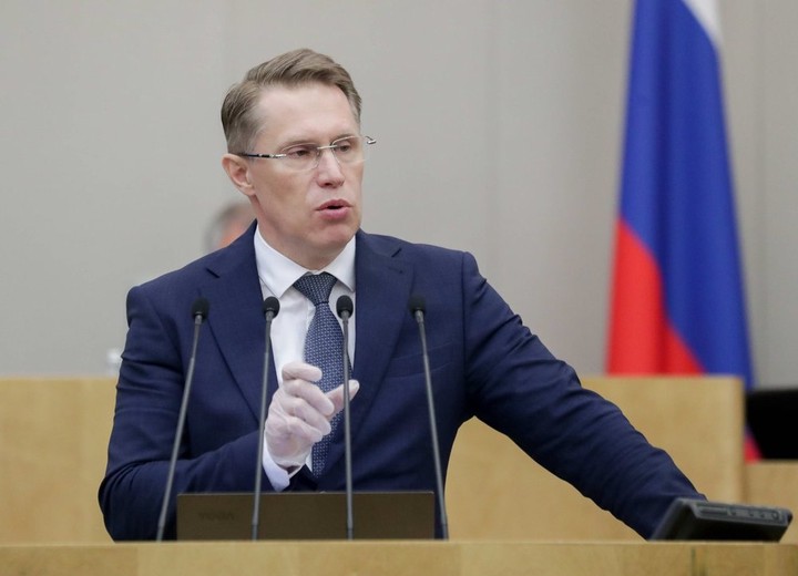 Мурашко посоветовал россиянам провести новогодние праздники в семейном кругу