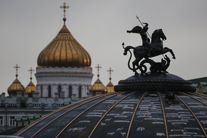 Вид на храм Христа Спасителя в Москве