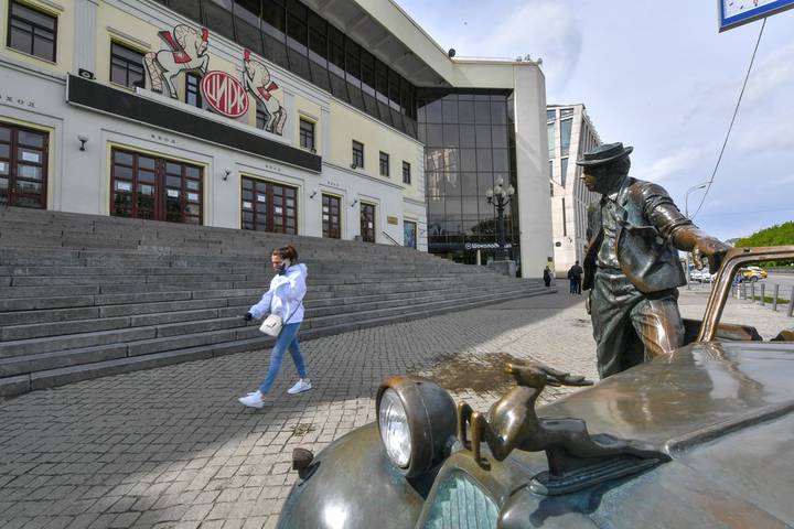 Специалисты обновили тротуары на двух участках Цветного бульвара Специалисты обновили тротуары на двух участках Цветного бульвара