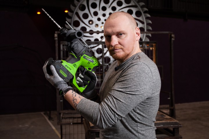 Интервью с Сергеем Сафроновым: Как техника Greenworks помогает в его шоу-программах