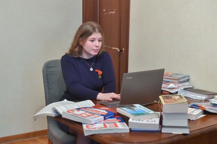От школьников не будут требовать сдавать ЕГЭ в масках и перчатках