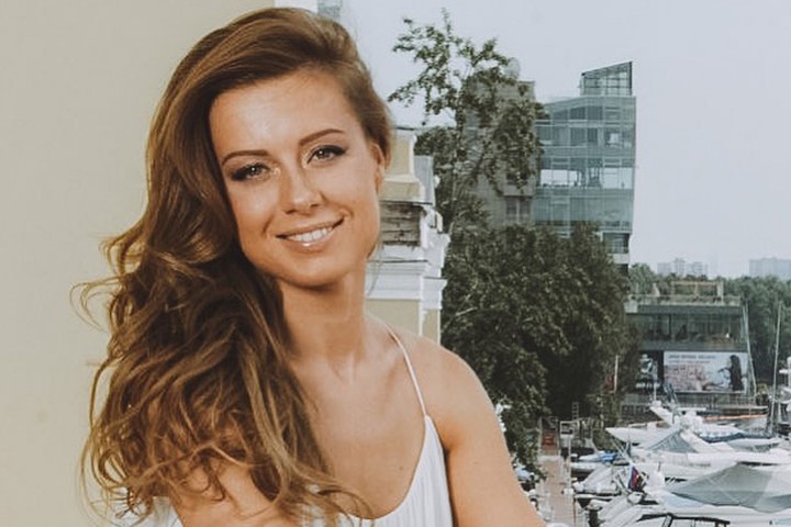 «Настраивала всех не спать»: Савичева показала архивное фото из садика