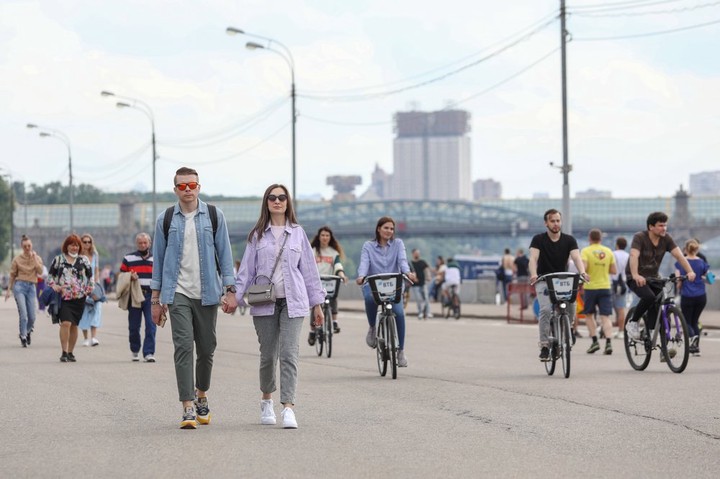 Москва всех принимает