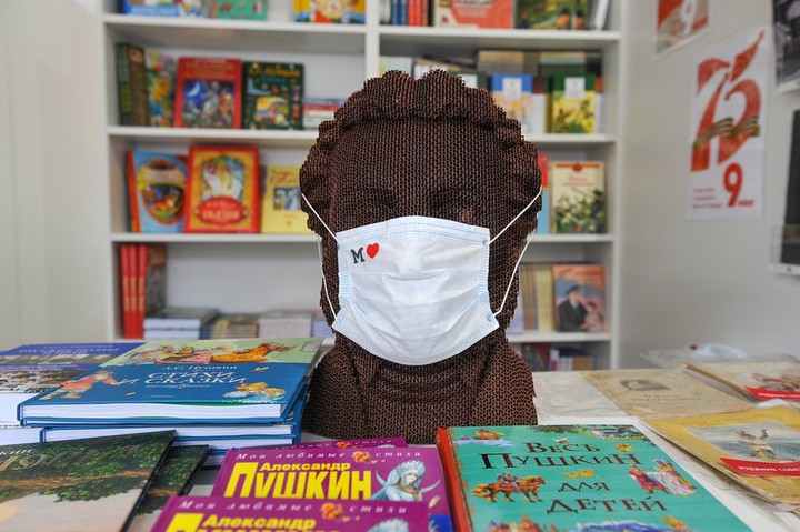 Классика тем и сильна, что видит неразменную сущность как отдельного человека, так и общества в целом