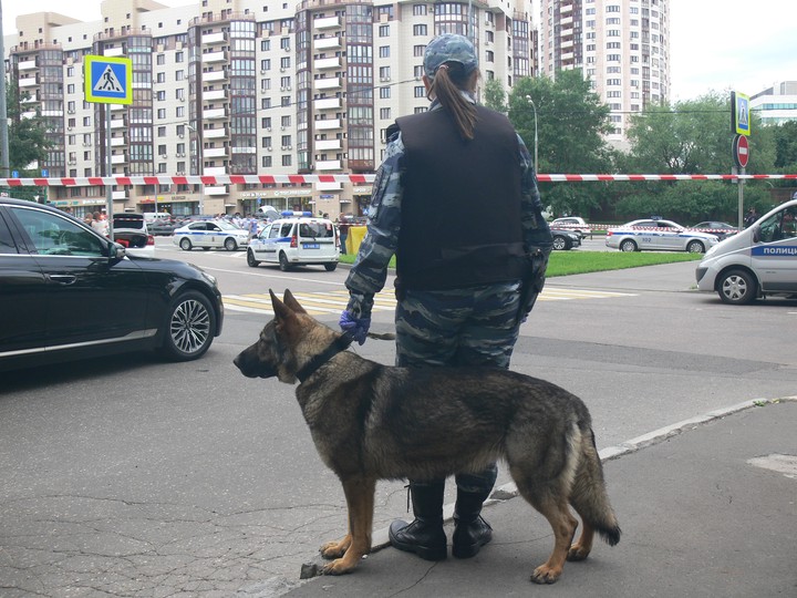 Огонь на поражение: раненые полицейские задержали в Москве стрелка с травматом