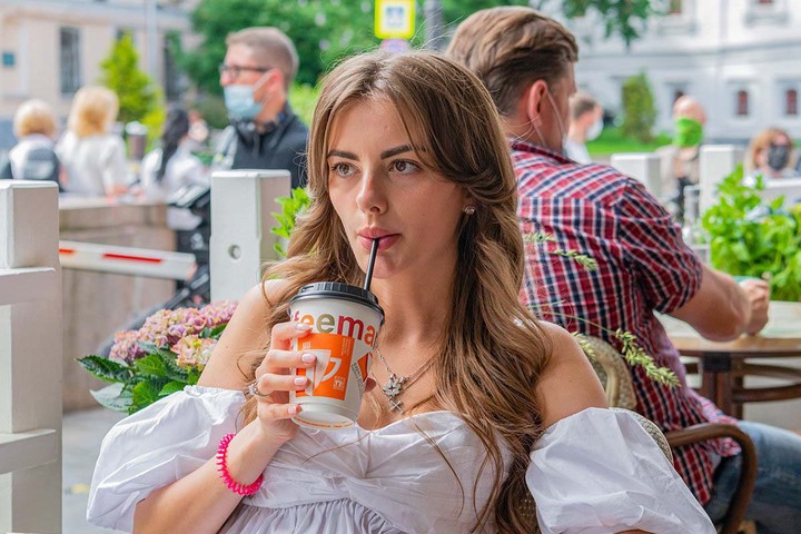 Новый этап снятия ограничений вступил в силу в Москве