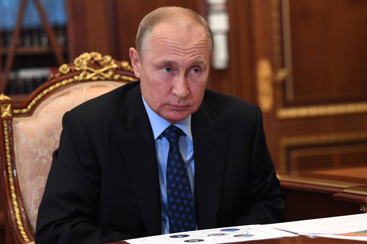 Путин рассказал, как часто сдает тесты на коронавирус