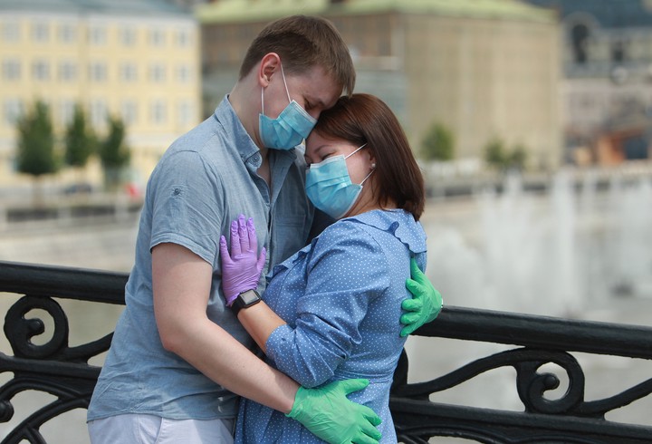 На запах антисептика: москвичи массово отказываются от онлайн-свиданий