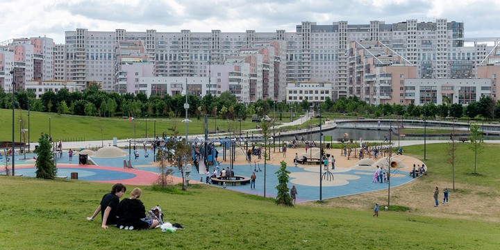 Аэропланы и водокачки: названы самые необычные детские площадки Москвы