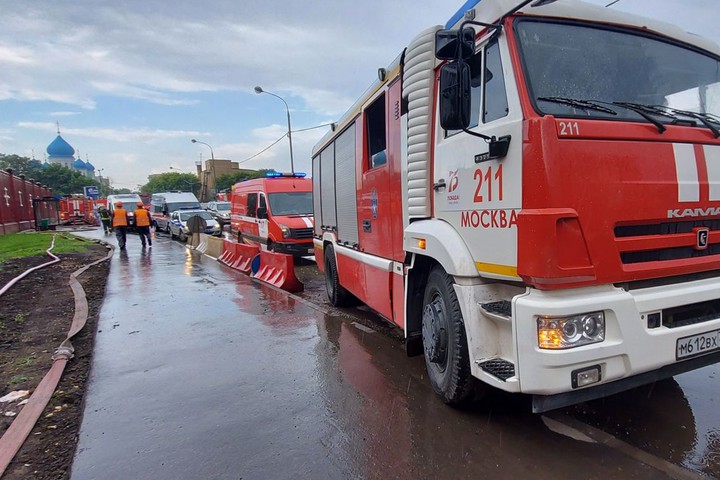 Шесть человек спасли при пожаре на Халтуринской улице