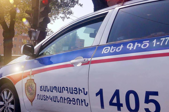 Неизвестный взорвал бомбу у здания полиции на границе Азербайджана и Армении
