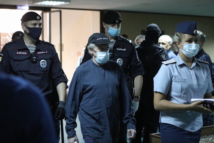 «Засланные тролли». Как проходило первое заседание по делу Ефремова
