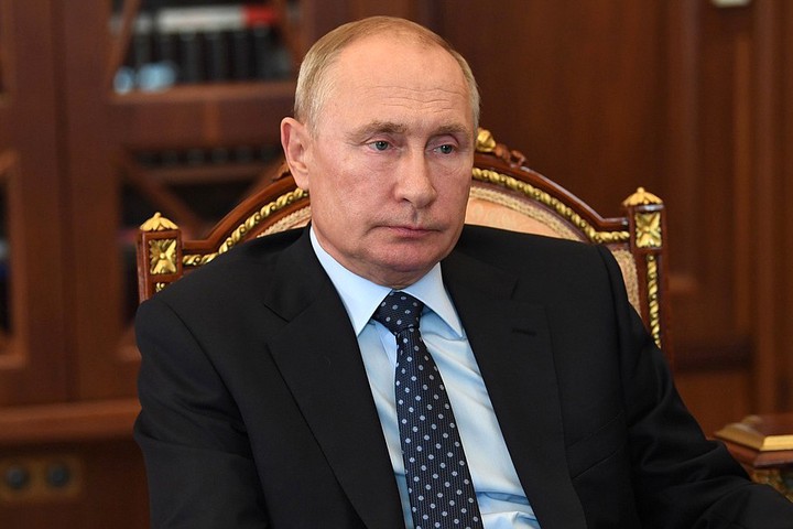 Путин рассказал, что одна из его дочерей испытала на себе вакцину от COVID-19