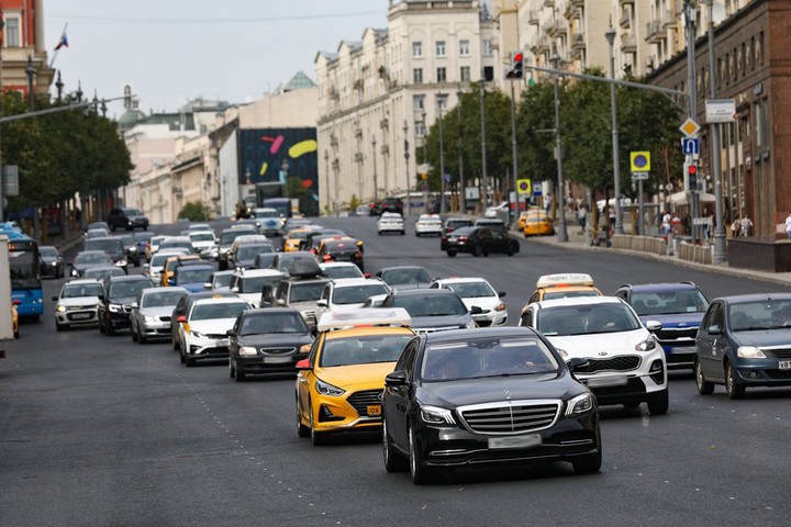 Москвичам назвали участки дорог с затрудненным движением вечером 28 июня