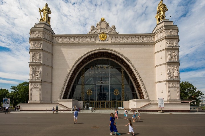 Юбилейную дату со дня рождения космонавта Германа Титова отметят на ВДНХ