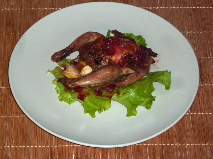 Готовим дома: перепела в брусничном соусе