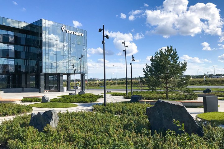 Площадь рядом с научно-техническим центром благоустроили в Сколкове 