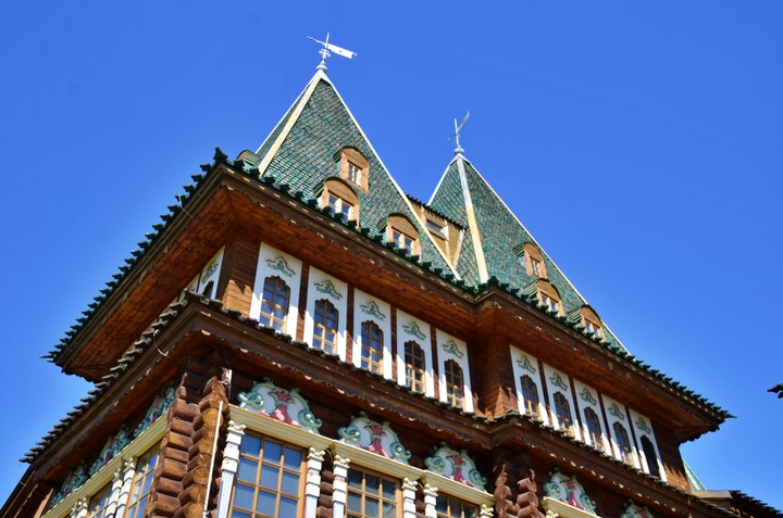 Москвичей пригласили посетить выставки и обзорные экскурсии на выходных