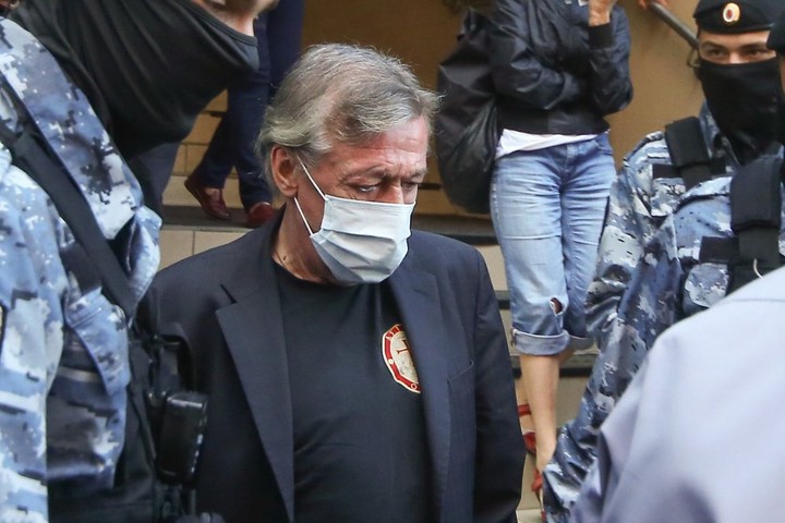 «Особенно радовался конфетам»: правозащитник рассказал о жизни Ефремова в СИЗО