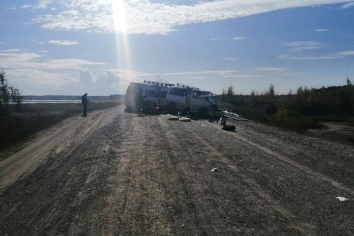 Двое россиян пострадали в крупном ДТП с автобусом и грузовиком в Болгарии