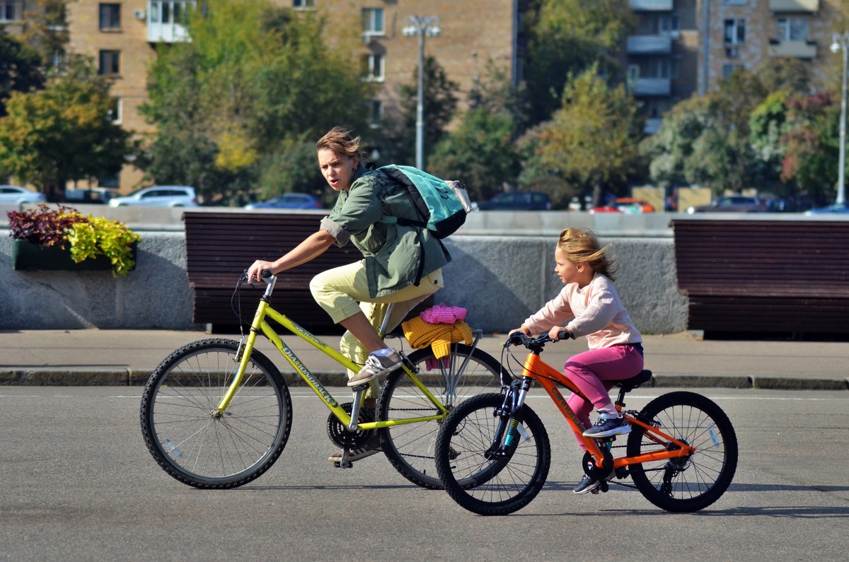 Москвичам рассказали, в какие парки можно отправиться на велопрогулку