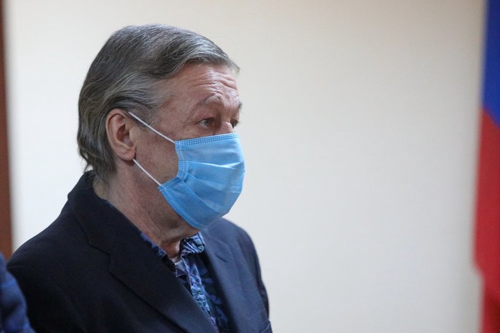 «Не имеет значения — актер, не актер»: Ефремову рассказали о порядках в тюрьме