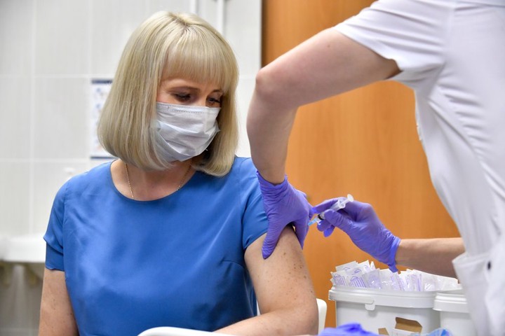 Почему страны Запада бойкотируют российскую вакцину от коронавируса