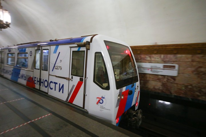 Именные поезда метро русичи в московском метрополитене