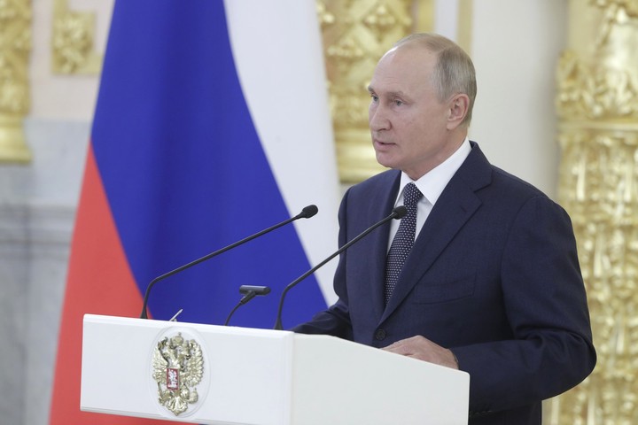 Путин заявил о регистрации вакцины от коронавируса центра «Вектор»