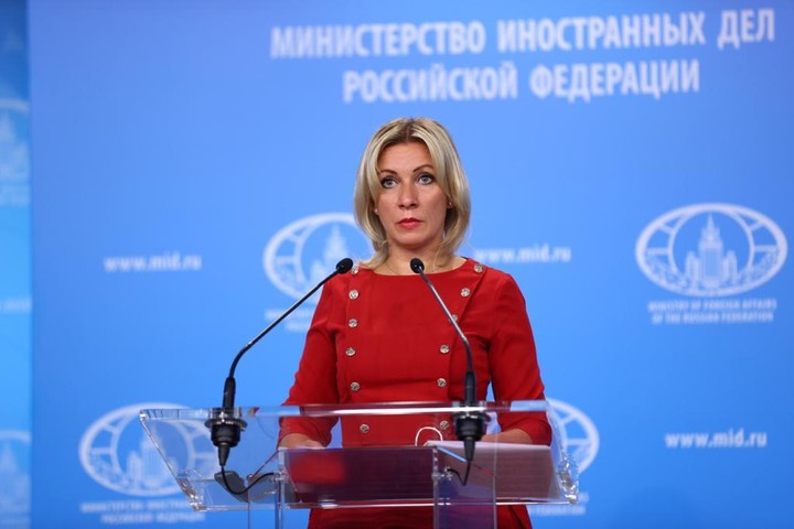 Захарова посоветовала россиянам воздержаться от поездок за рубеж из-за пандемии