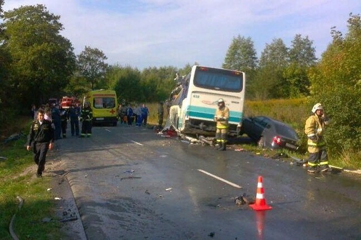 Число погибших в аварии с автобусом под Калининградом выросло до семи