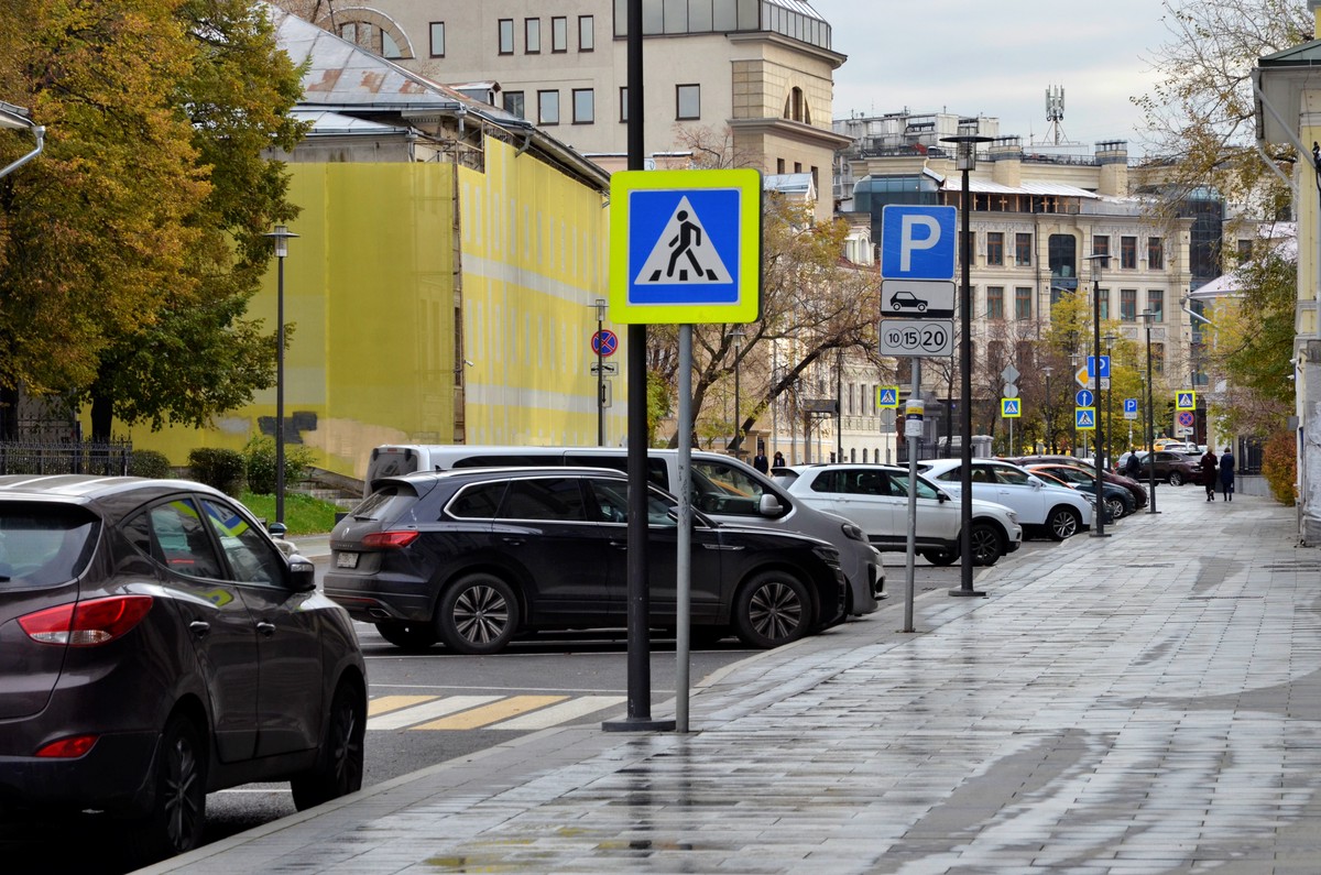 Парковки в москве 4 ноября. Уличная парковка. Парковка уличная Москва. 4 Ноября парковка в Москве. Парковка 8 мая в Москве.