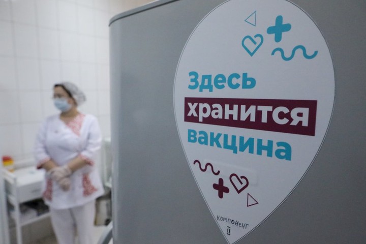 Мурашко заявил о запуске массового производства вакцины «Спутник V»