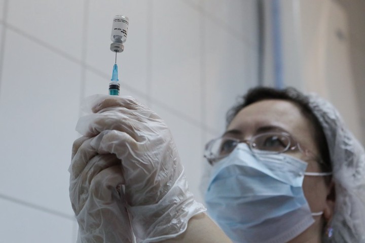 Ракова: 20 тысяч участников исследования вакцины от ковида получили первую прививку