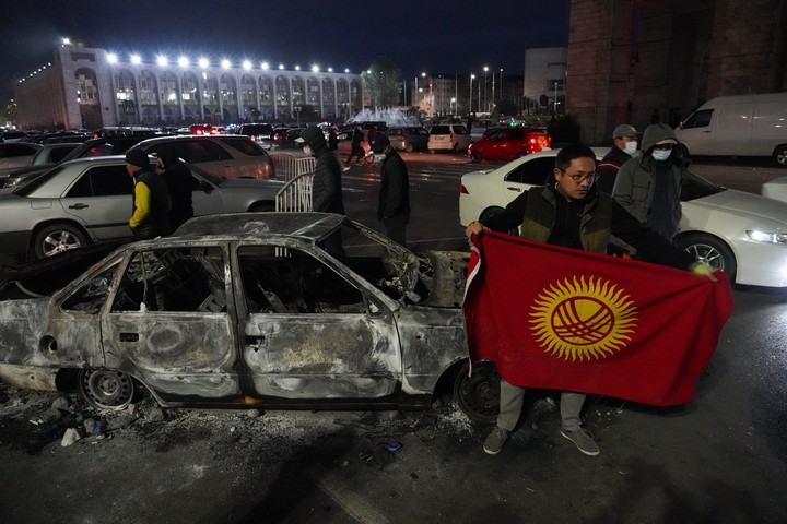 Протесты в Киргизии: политолог объяснил суть беспорядков в Бишкеке