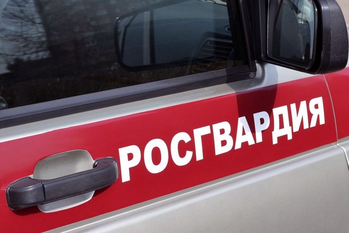 Появилось видео задержания пьяного мужчины в синагоге в Москве