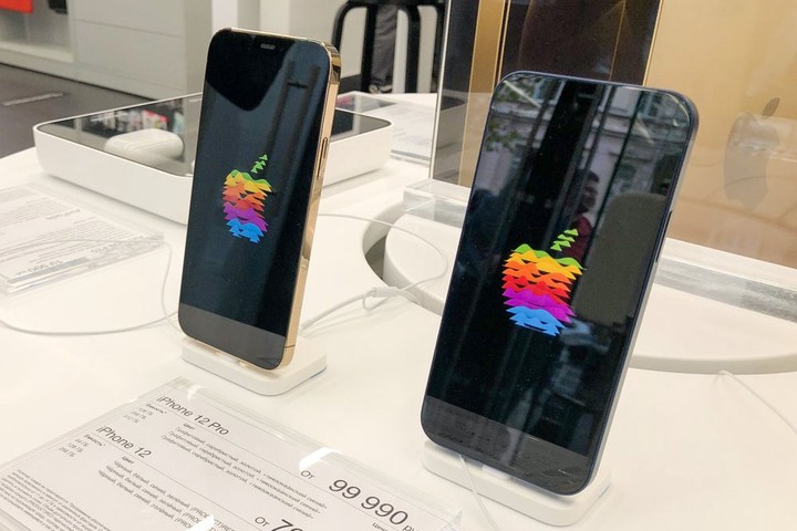 Владельцы iPhone 12 рассказали о проблемах с зарядкой смартфона