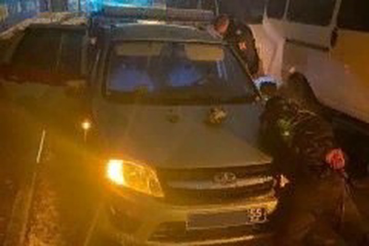 ФСБ задержала трех росгвардейцев в Омске за взятку и хранение наркотиков