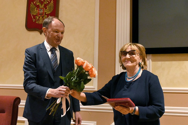 Главному редактору «Московского журнала» Анне Грушиной вручили орден Дружбы