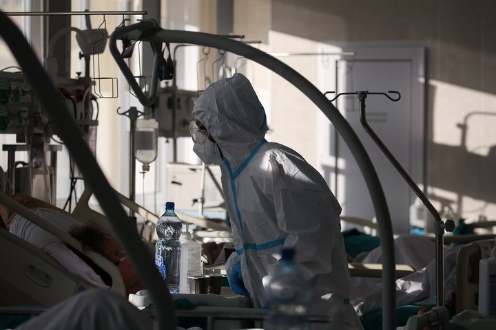 Инфекционист предупредил об опасности сознательного заражения «омикроном»