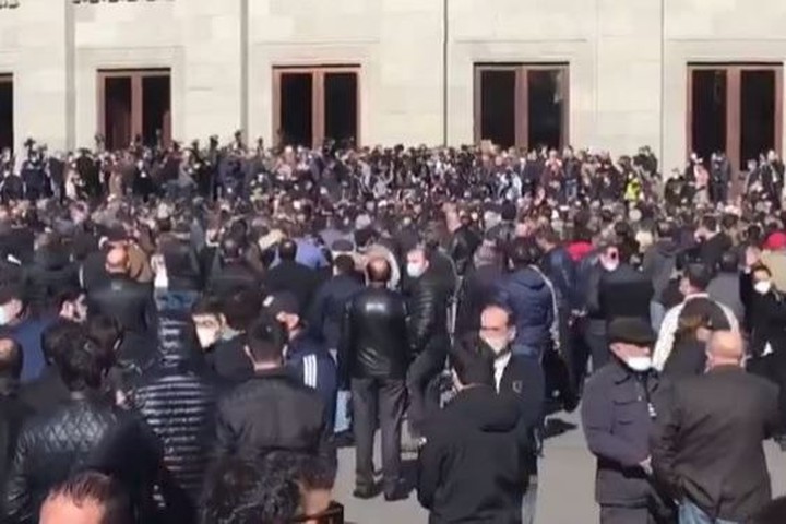 Оппозиционный кандидат в премьеры Армении заявил о важности отношений с Россией