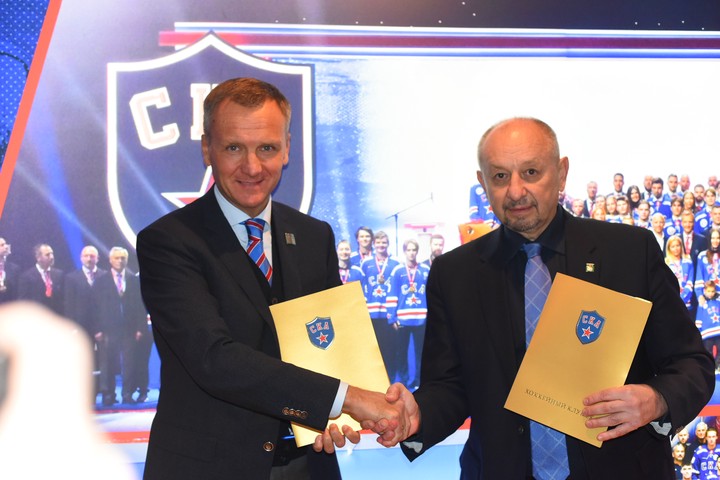 Гендиректор ХК СКА Андрей Точицкий (слева) и первый замдиректора федеральной дирекции спортивных мероприятий Георгий Кобылянский