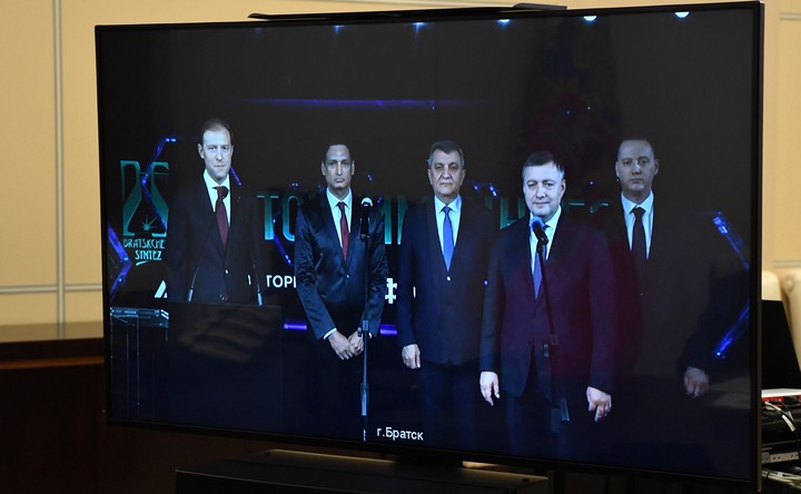 Путин открыл цех по производству вакцины от коронавируса в Братске