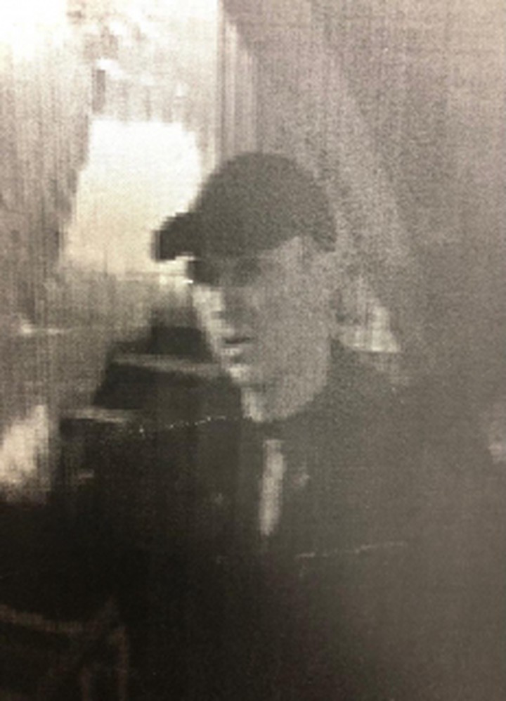 Мужчина напал с ножом на девушку в кабине лифта в Москве