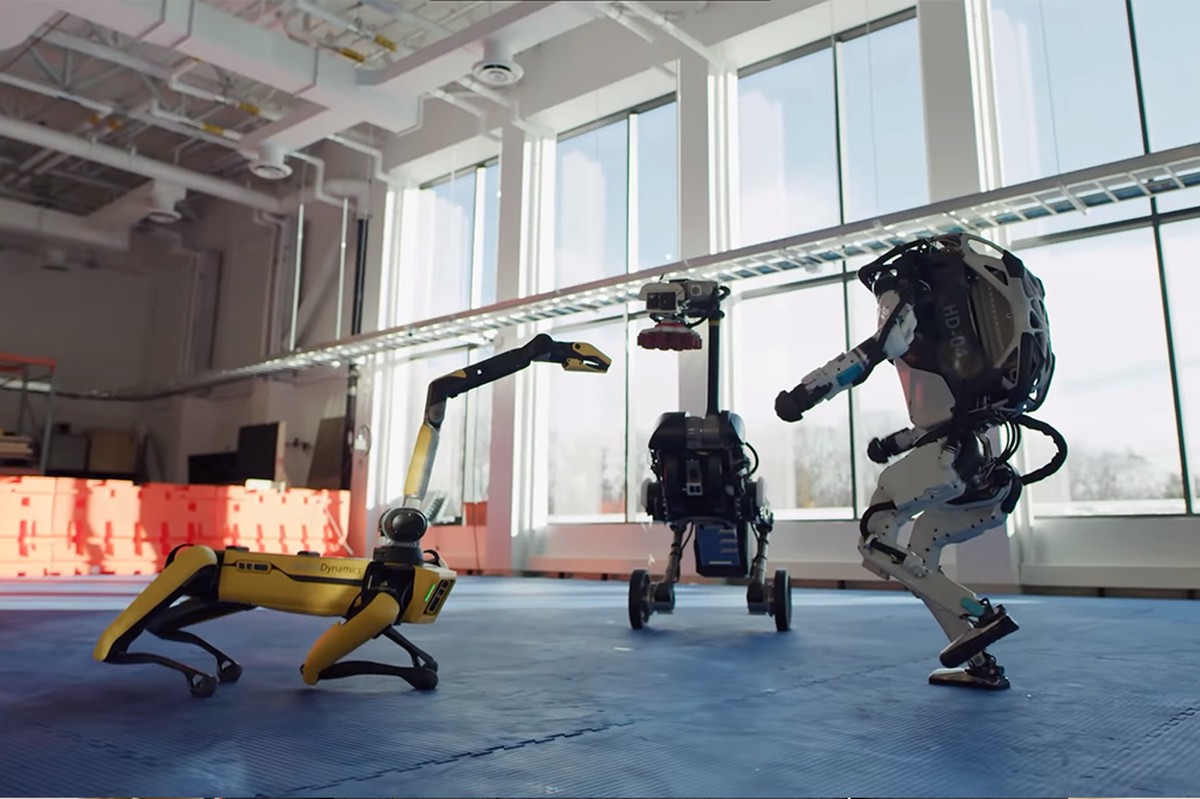 Танец роботов на играх будущего. Танец spot Boston Dynamics. Робот Тесла. Танец робота. Роботы Бостон Дайнемикс 80 годы.