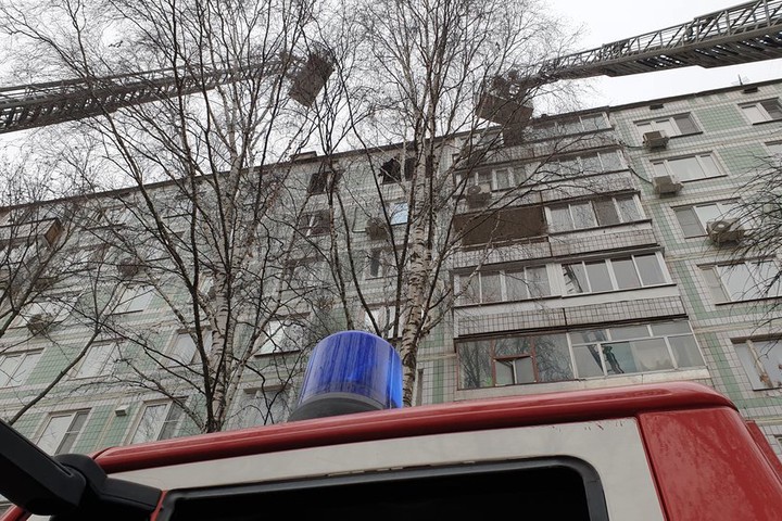 Один человек пострадал при пожаре в жилом доме на севере Москвы