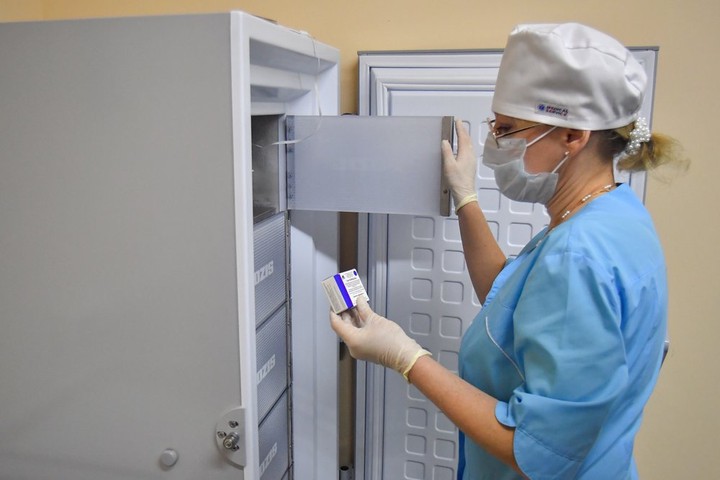 «Шок и смерть»: почему алкоголь и вакцинация от коронавируса несовместимы