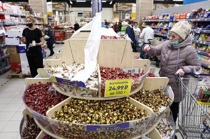 На упаковках со сладостями и с газировкой предложили ставить предупреждение о вреде для здоровья