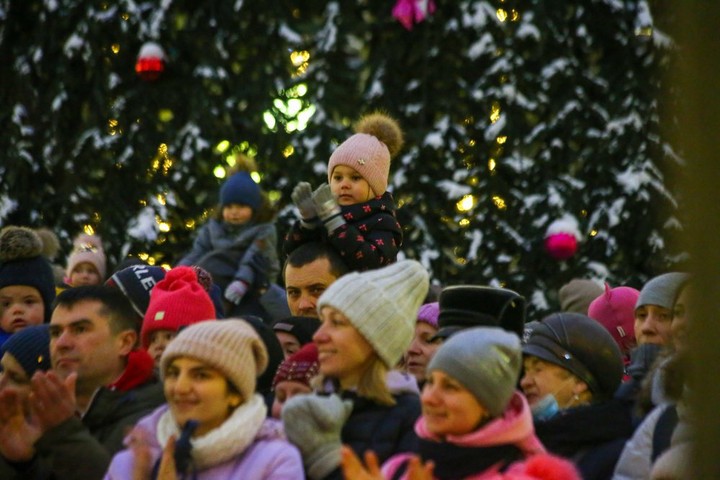 Наряжая елку, ожидаем чуда